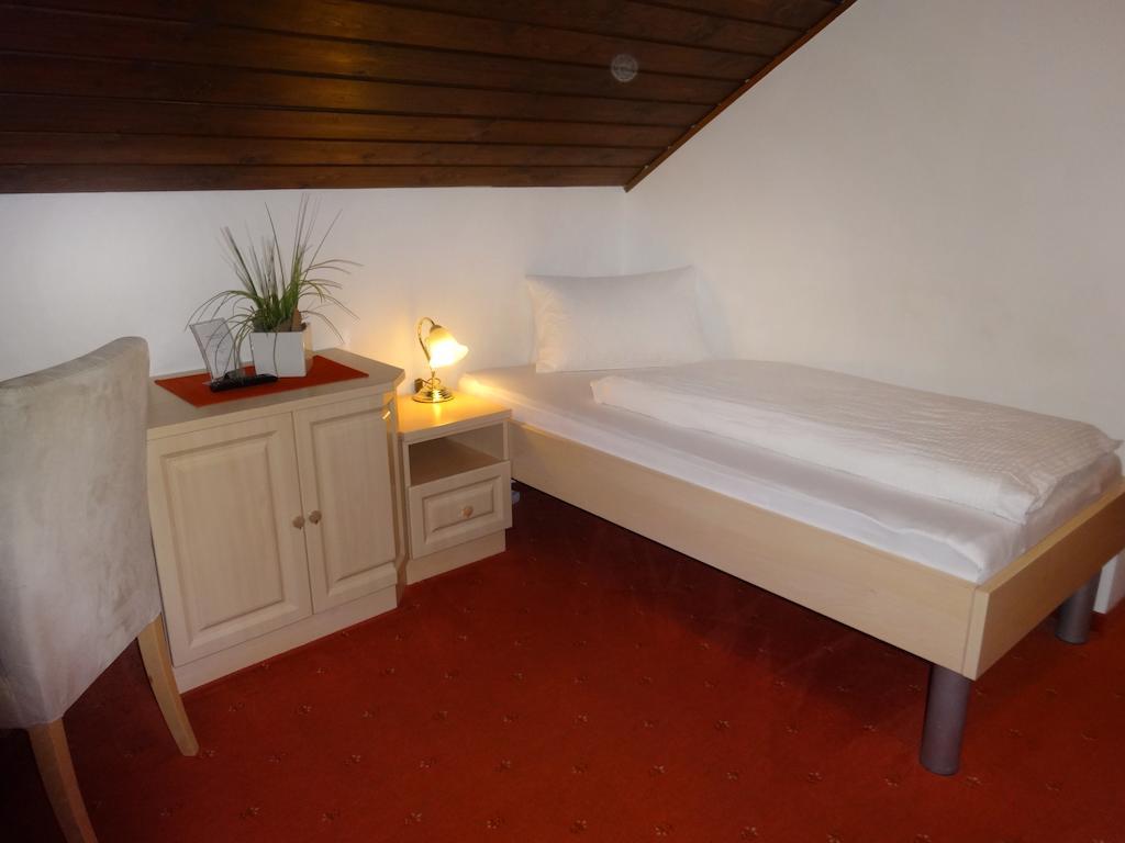 Hotel Pension Scherwirt Graz Zimmer foto