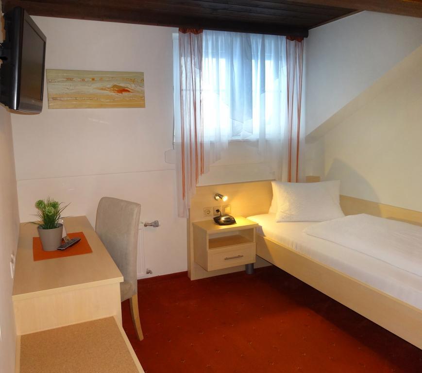 Hotel Pension Scherwirt Graz Zimmer foto